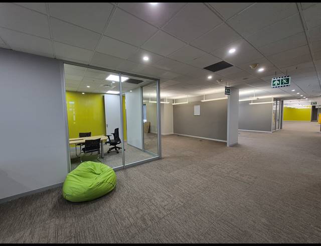 1,550M² OFFICE TO LET IN SANDTON CENTRAL